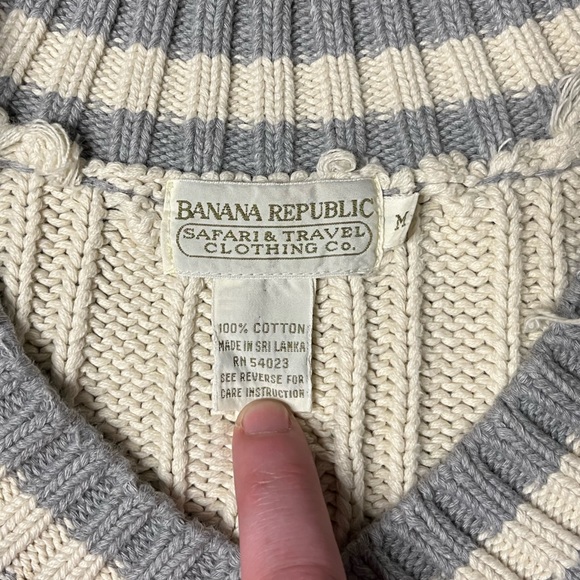 SOLD Vintage ✨ 90s Banana Republic Cream + Gray V-neck Sweater - Size Medium - Picture 3 of 3